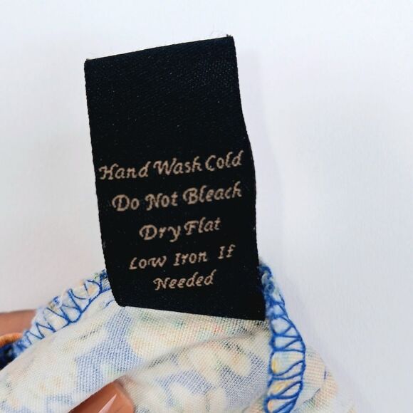 E Hanger M Women’s Blue Yellow Daisy Floral Shorts Medium Stretchy Zip Pockets - Picture 12 of 12